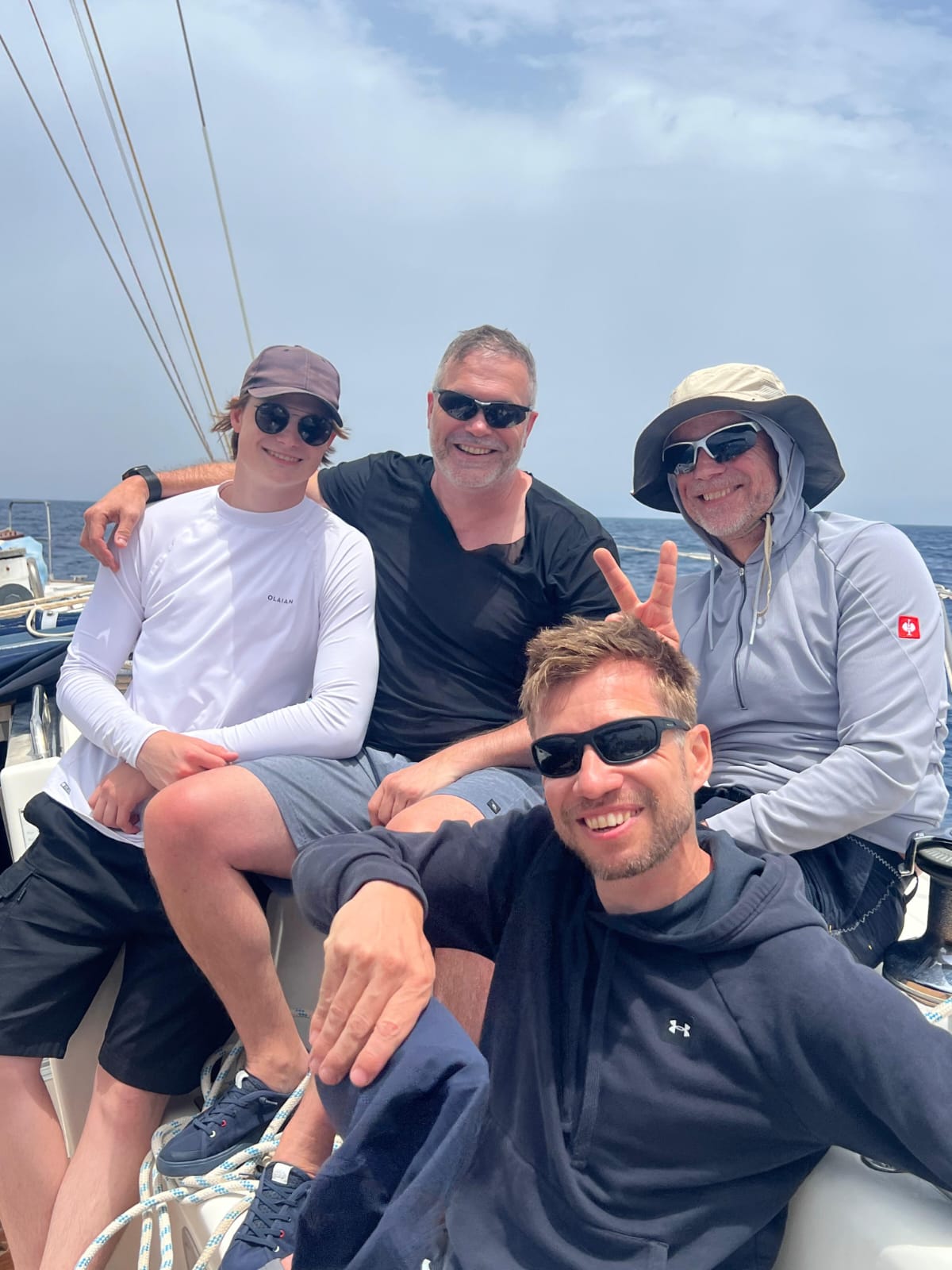 Crew am Heck der Bavaria 50